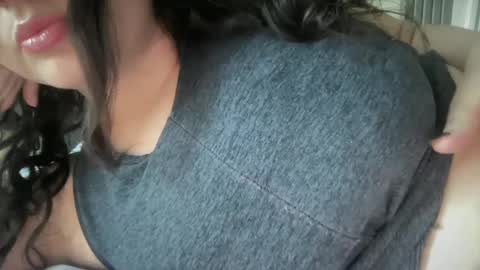 Snapshot of gia_is_horny chatting on March 11, 2025, 9:48 pm The Queen of Squirt online show from March 11, 2025, 9:48 pm