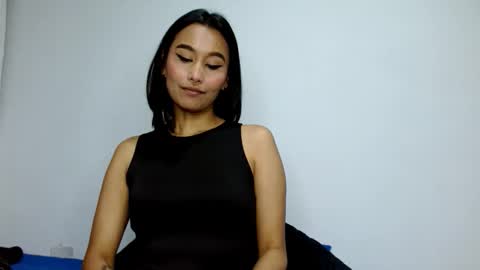 Gia Lee online show from October 6, 2025, 2:42 am