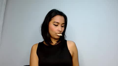 Gia Lee online show from October 13, 2025, 3:17 am