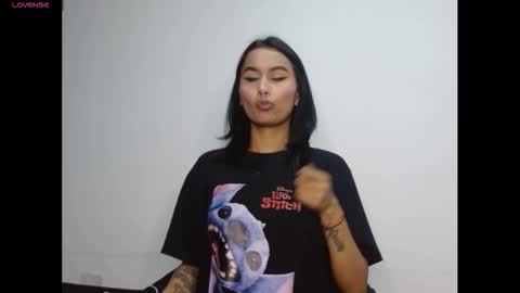 Gia Lee online show from November 11, 2025, 2:33 am