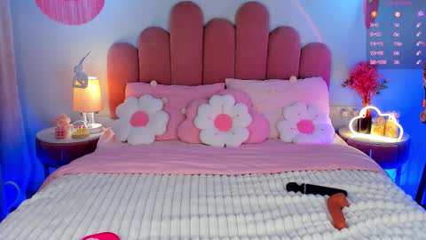 Gia online show from September 14, 2025, 12:15 pm