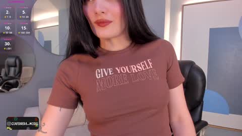 Snapshot of giaferrera_ chatting on December 1, 2024, 5:24 pm Gia Ferrera online show from December 1, 2024, 5:24 pm