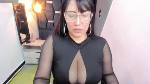 Snapshot of giafox_ chatting on October 2, 2025, 1:29 pm G I A FOX online show from October 2, 2025, 1:29 pm