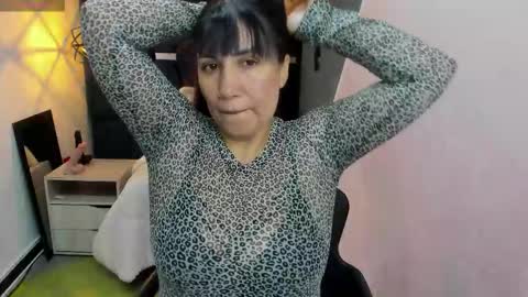 Snapshot of giafox_ chatting on October 19, 2025, 1:01 pm G I A FOX online show from October 19, 2025, 1:01 pm