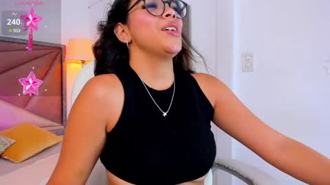 Gia  online show from December 17, 2024, 6:09 pm