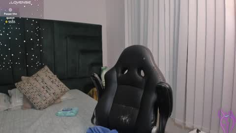 Gia  online show from April 6, 2026, 4:52 pm