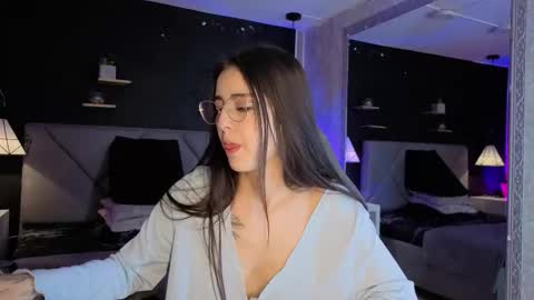 Snapshot of giapearl2 chatting on October 18, 2025, 2:18 pm Gia online show from October 18, 2025, 2:18 pm