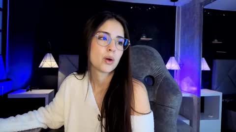 Snapshot of giapearl2 chatting on October 23, 2025, 1:10 pm Gia online show from October 23, 2025, 1:10 pm