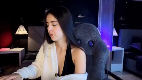 Snapshot of giapearl2 chatting on October 31, 2025, 1:23 pm Gia online show from October 31, 2025, 1:23 pm