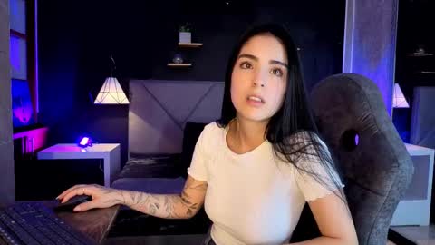 Snapshot of giapearl2 chatting on November 12, 2025, 1:50 am Gia online show from November 12, 2025, 1:50 am