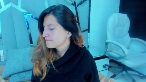 GiaRoussel online show from December 30, 2024, 2:51 pm