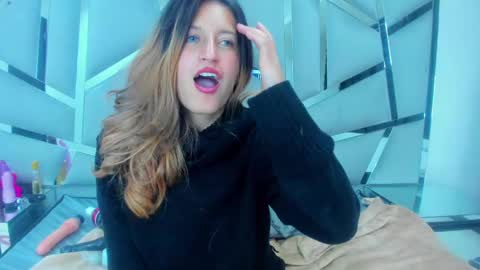 GiaRoussel online show from December 30, 2024, 9:19 pm