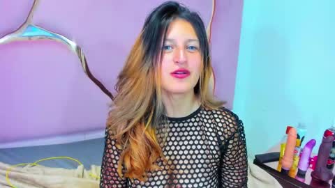 GiaRoussel online show from December 31, 2024, 8:02 pm