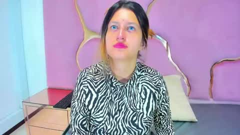 GiaRoussel online show from January 2, 2025, 1:40 pm