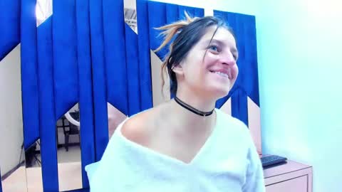 GiaRoussel online show from January 4, 2025, 2:25 pm