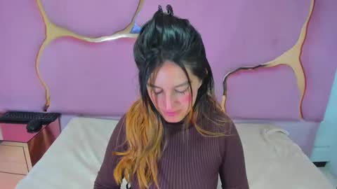 GiaRoussel online show from January 8, 2025, 2:25 pm