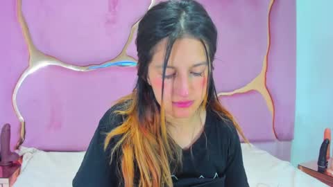 GiaRoussel online show from January 12, 2025, 3:03 pm