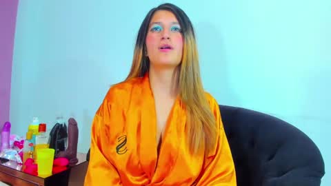 GiaRoussel online show from January 17, 2025, 4:36 pm