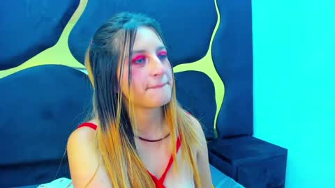 GiaRoussel online show from February 5, 2025, 4:47 pm