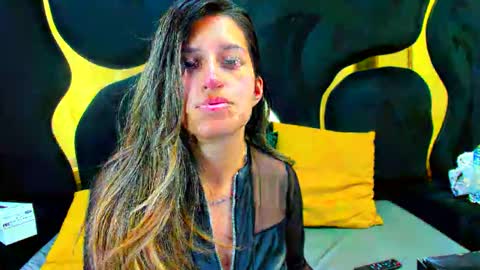 GiaRoussel online show from December 17, 2025, 6:14 pm