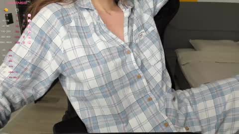 gigihadd online show from December 18, 2024, 8:03 pm