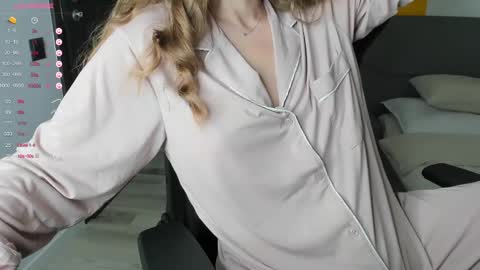 gigihadd online show from March 4, 2025, 4:52 pm