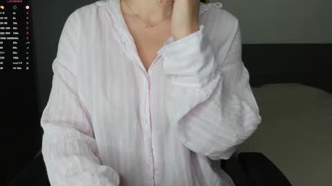 gigihadd online show from September 12, 2025, 5:35 pm