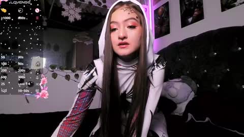 Snapshot of gigii_hadiidd chatting on December 12, 2024, 10:42 pm Gisel online show from December 12, 2024, 10:42 pm