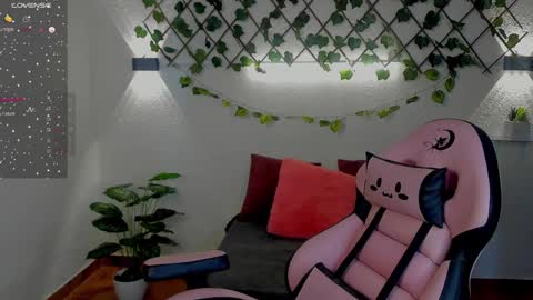 Snapshot of gigii_hadiidd chatting on December 20, 2024, 4:04 pm Gisel online show from December 20, 2024, 4:04 pm