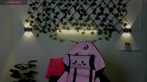 Snapshot of gigii_hadiidd chatting on December 20, 2024, 11:47 pm Gisel online show from December 20, 2024, 11:47 pm