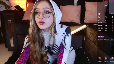 Snapshot of gigii_hadiidd chatting on February 27, 2025, 3:36 am Gisel online show from February 27, 2025, 3:36 am