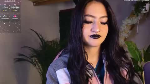 Snapshot of gigii_hadiidd chatting on September 18, 2025, 8:11 pm Gisel online show from September 18, 2025, 8:11 pm