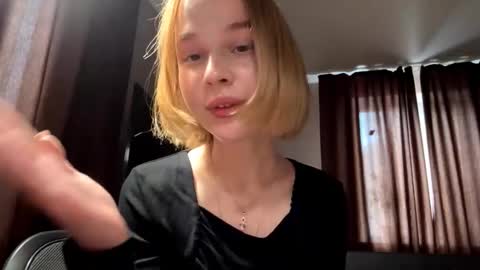 Snapshot of gigikray chatting on October 5, 2025, 11:08 am Molly online show from October 5, 2025, 11:08 am