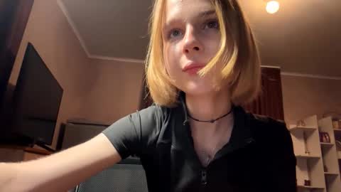 Snapshot of gigikray chatting on October 7, 2025, 7:11 pm Molly online show from October 7, 2025, 7:11 pm