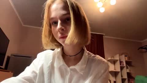 Snapshot of gigikray chatting on October 8, 2025, 7:44 pm Molly online show from October 8, 2025, 7:44 pm