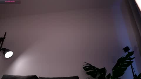 GIGI online show from November 14, 2025, 12:37 pm