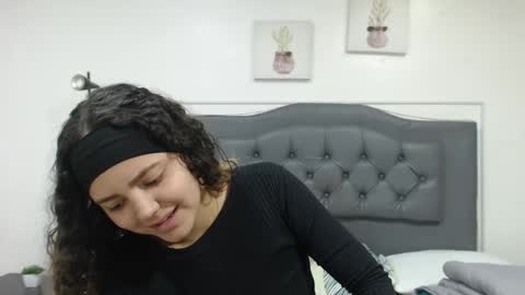 Giia  online show from October 20, 2025, 2:28 pm