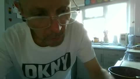 Snapshot of gillesguichard chatting on September 30, 2025, 8:30 am gillesguichard online show from September 30, 2025, 8:30 am
