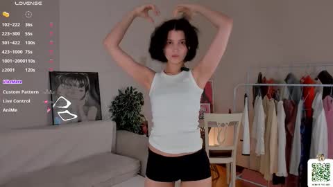 Snapshot of gimme_the_kiss chatting on November 7, 2025, 8:14 am Mia online show from November 7, 2025, 8:14 am