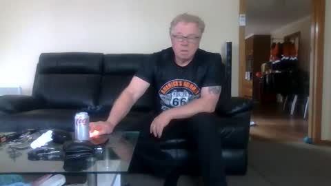 gimmmieoooo online show from November 23, 2025, 5:07 am