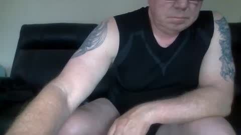 gimmmieoooo online show from December 1, 2025, 7:02 am