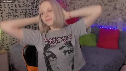 Snapshot of gina_lovelyy chatting on June 19, 2026, 3:33 am Gina online show from June 19, 2026, 3:33 am