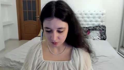 Kate online show from October 29, 2025, 9:33 am