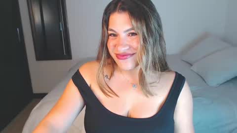 Snapshot of gined_love1 chatting on February 18, 2025, 2:05 am - online show from February 18, 2025, 2:05 am