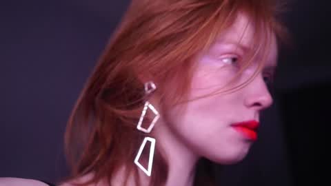        im expecting 350 thumbs up on my altar   online show from December 25, 2024, 10:05 pm