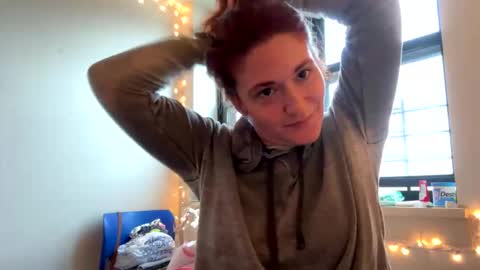 gingerlynx online show from November 3, 2025, 7:48 pm