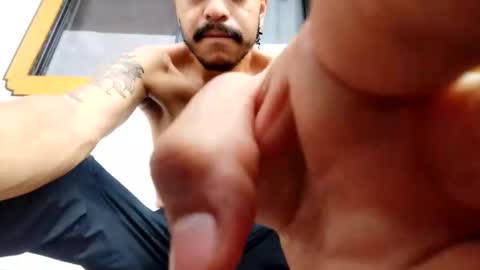 gio_lorenz online show from October 13, 2025, 2:06 pm