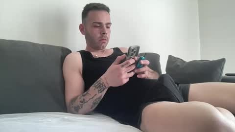 gionnylove online show from April 23, 2026, 9:41 am