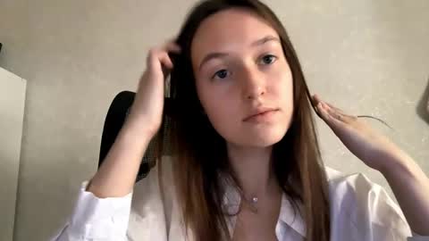 Melisa online show from April 17, 2026, 1:19 am
