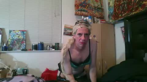 giovanni131971 online show from April 4, 2026, 2:54 am